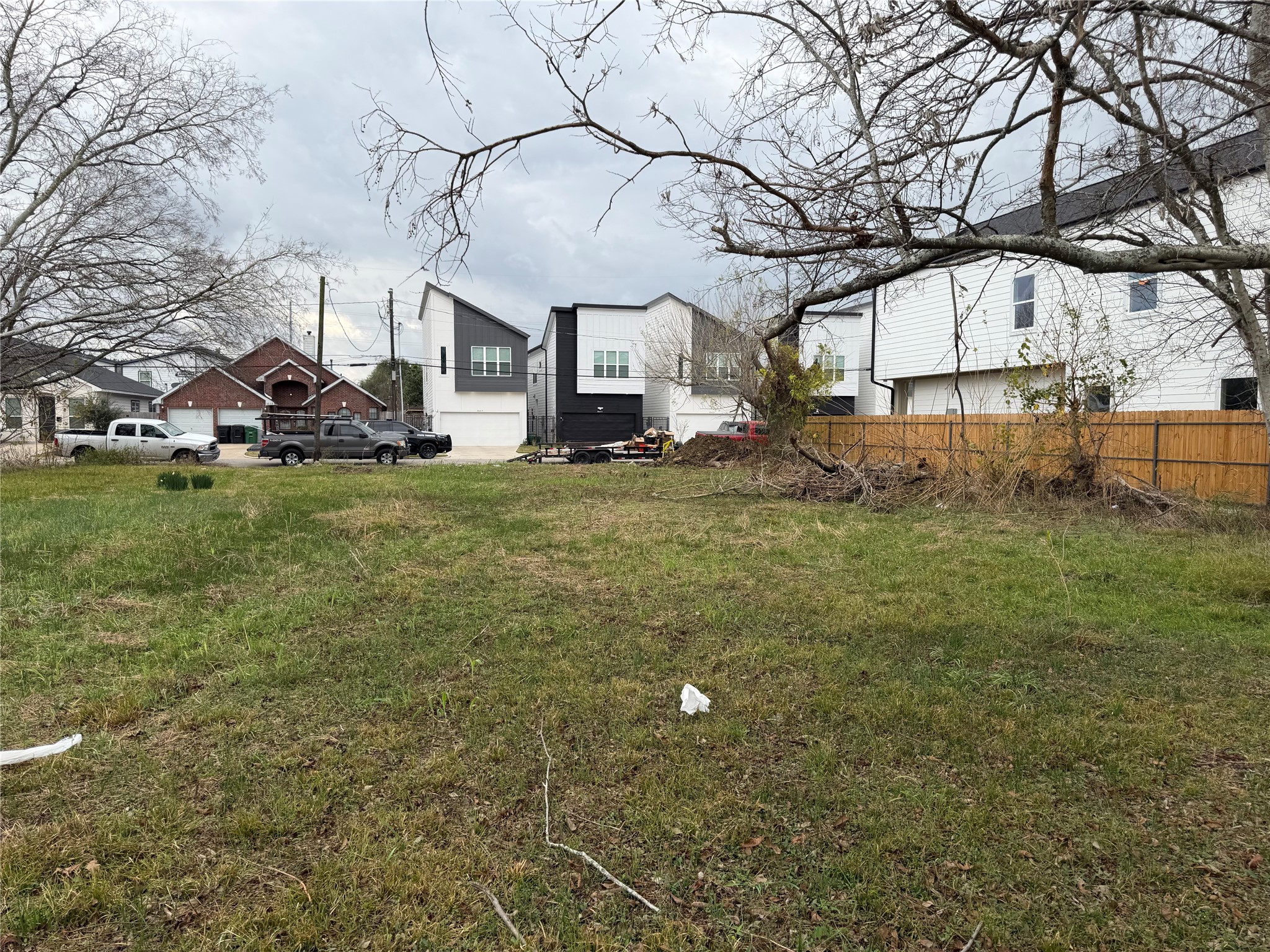 a view of house with yard