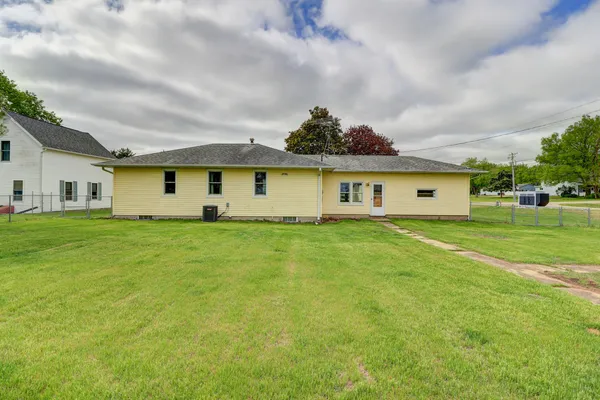 $145,000 | 1134 West Main Street, Thomson, IL 61285