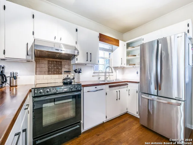 $2,300 | 129 North Plant Avenue, Boerne, TX 78006