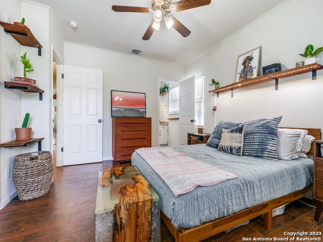 $2,300 | 129 North Plant Avenue, Boerne, TX 78006