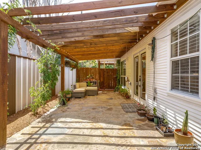 $2,300 | 129 North Plant Avenue, Boerne, TX 78006