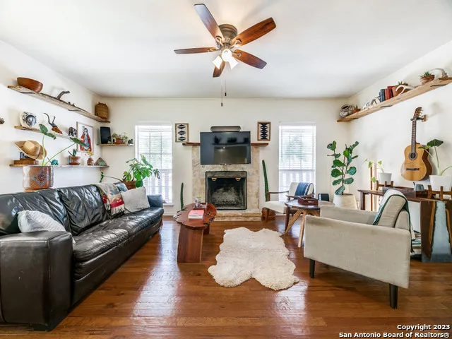 $2,300 | 129 North Plant Avenue, Boerne, TX 78006