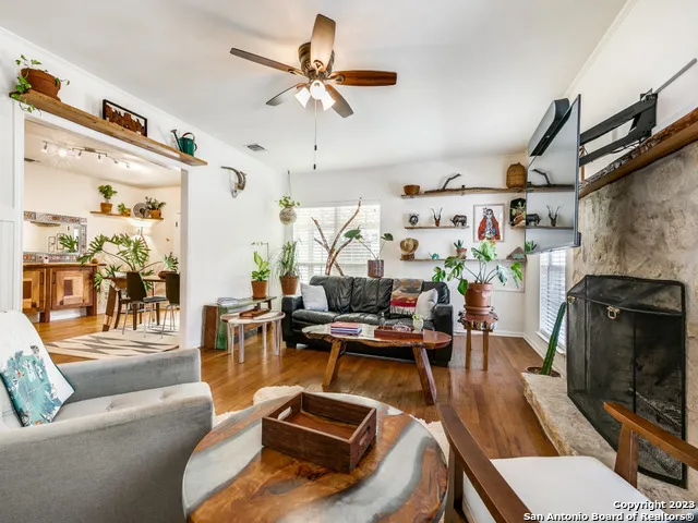 $2,300 | 129 North Plant Avenue, Boerne, TX 78006