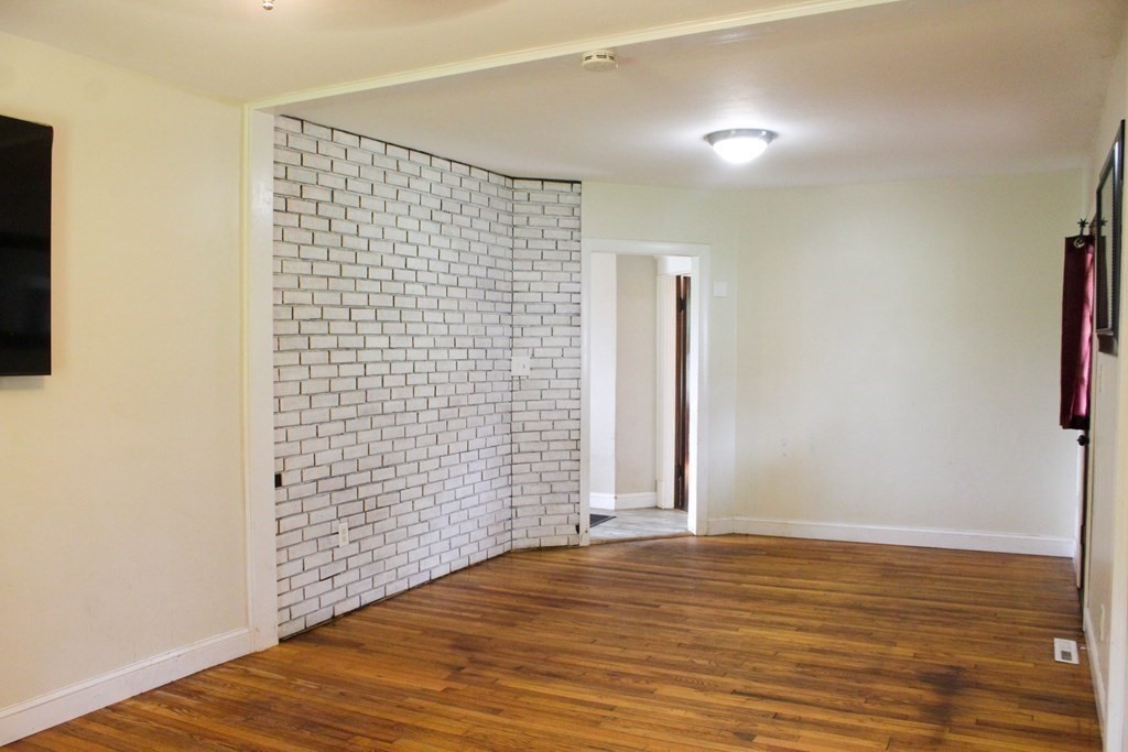 122 Ludlow Road Chicopee, MA 01022 - Photo 5 of 20 Gallery Image 5