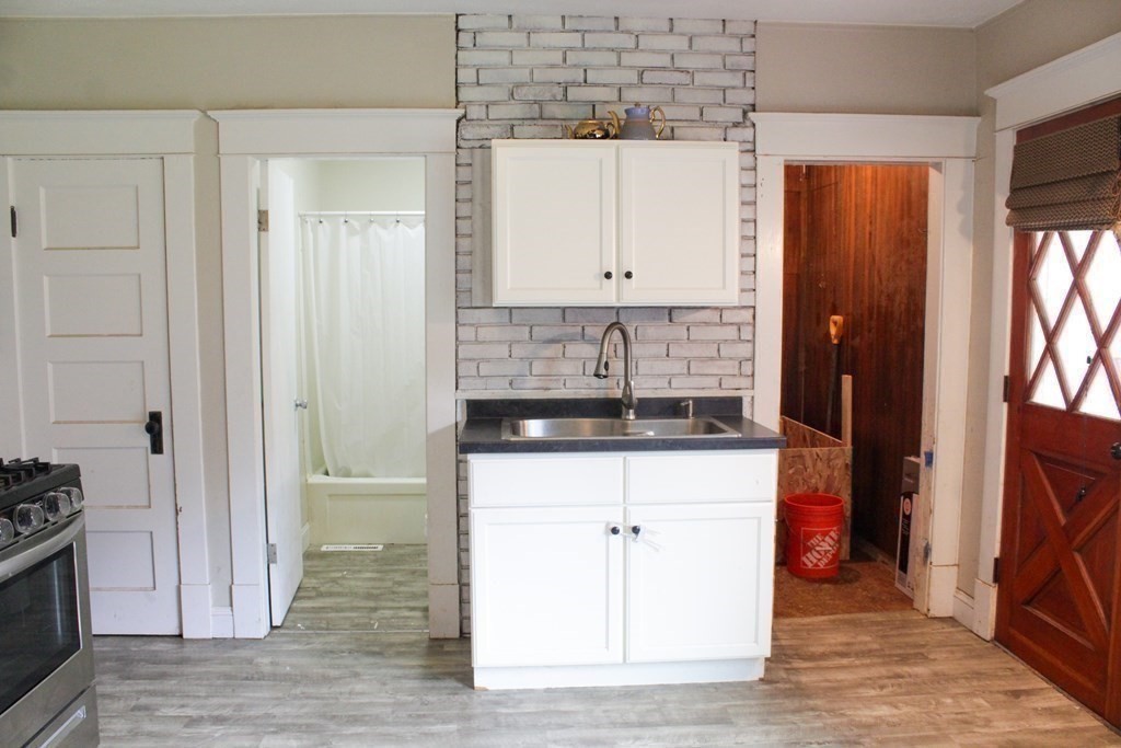 122 Ludlow Road Chicopee, MA 01022 - Photo 9 of 20 Gallery Image 9