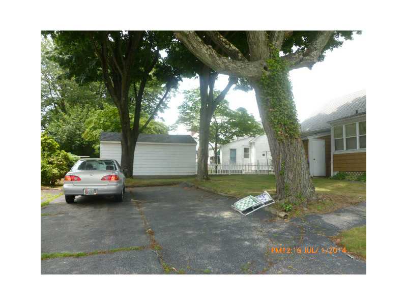 256 Aqueduct Road Cranston, RI 02910 - Photo 3 of 6 Yard/Garden.