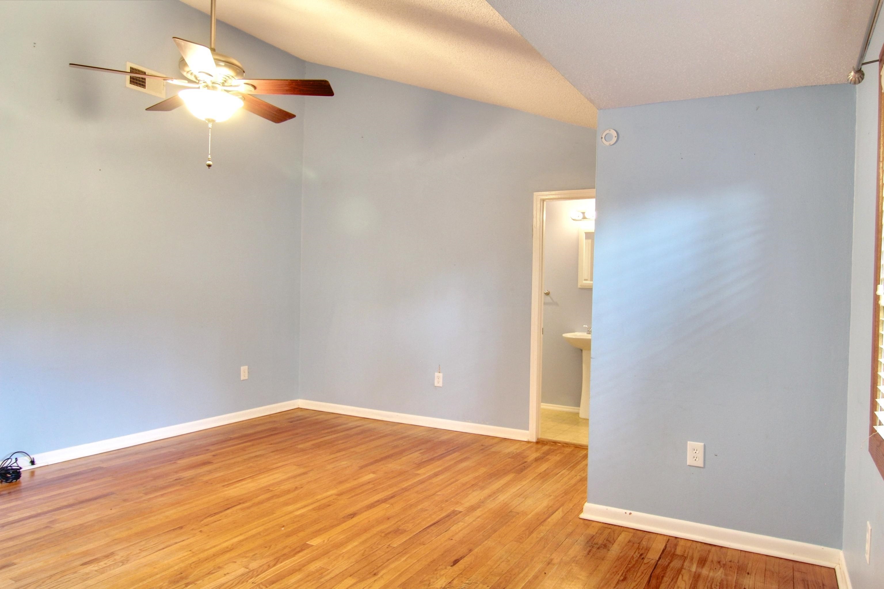 700 East Myrtle Avenue Foley, AL 36535 - Photo 9 of 28 Living Room