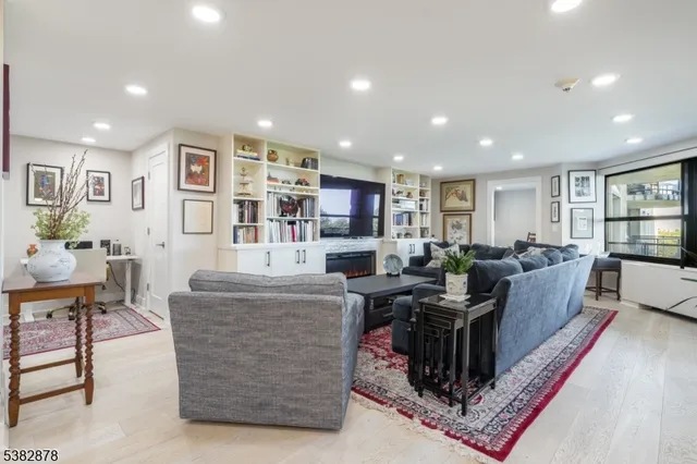 $595,000 | 2 Claridge Drive, Unit 8AE, Verona, NJ 07044