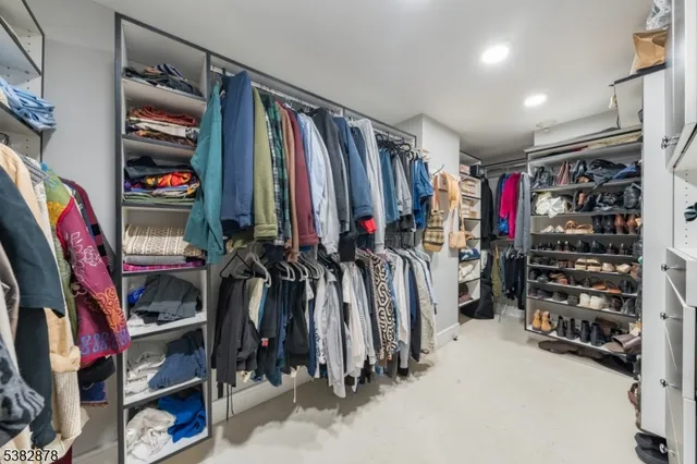 $595,000 | 2 Claridge Drive, Unit 8AE, Verona, NJ 07044