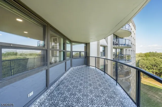 $595,000 | 2 Claridge Drive, Unit 8AE, Verona, NJ 07044