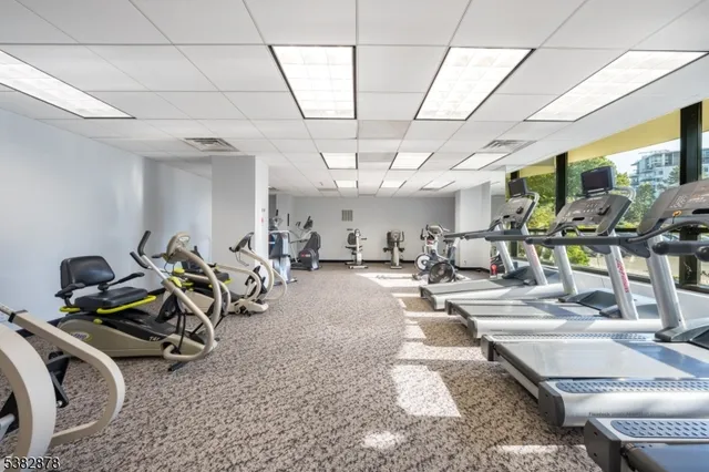 $595,000 | 2 Claridge Drive, Unit 8AE, Verona, NJ 07044