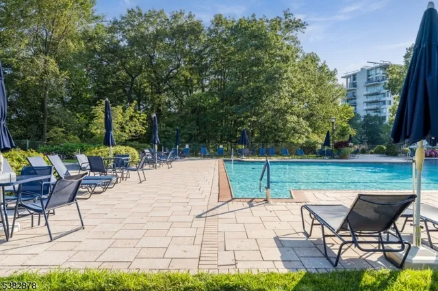 $595,000 | 2 Claridge Drive, Unit 8AE, Verona, NJ 07044