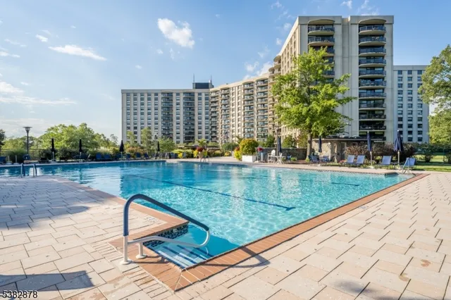 $595,000 | 2 Claridge Drive, Unit 8AE, Verona, NJ 07044