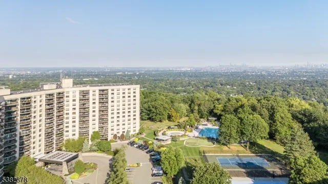 $595,000 | 2 Claridge Drive, Unit 8AE, Verona, NJ 07044