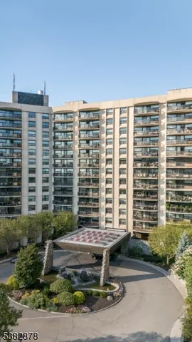 $595,000 | 2 Claridge Drive, Unit 8AE, Verona, NJ 07044