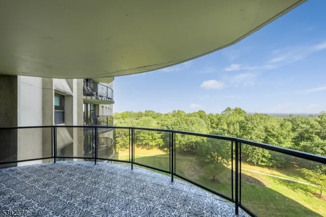 $595,000 | 2 Claridge Drive, Unit 8AE, Verona, NJ 07044