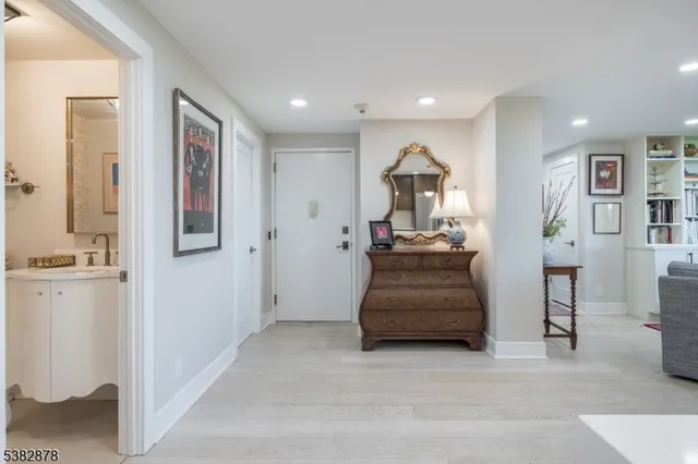 $595,000 | 2 Claridge Drive, Unit 8AE, Verona, NJ 07044