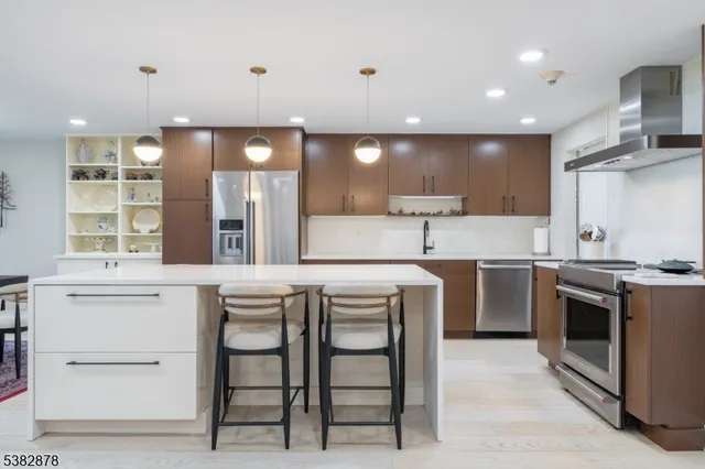 $595,000 | 2 Claridge Drive, Unit 8AE, Verona, NJ 07044