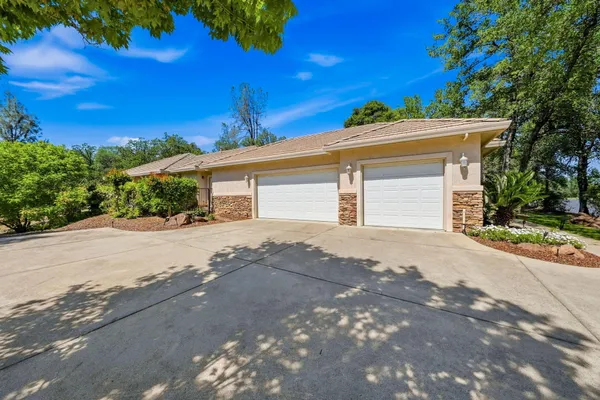 $789,900 | 19677 San Vincente Drive, Redding, CA 96003
