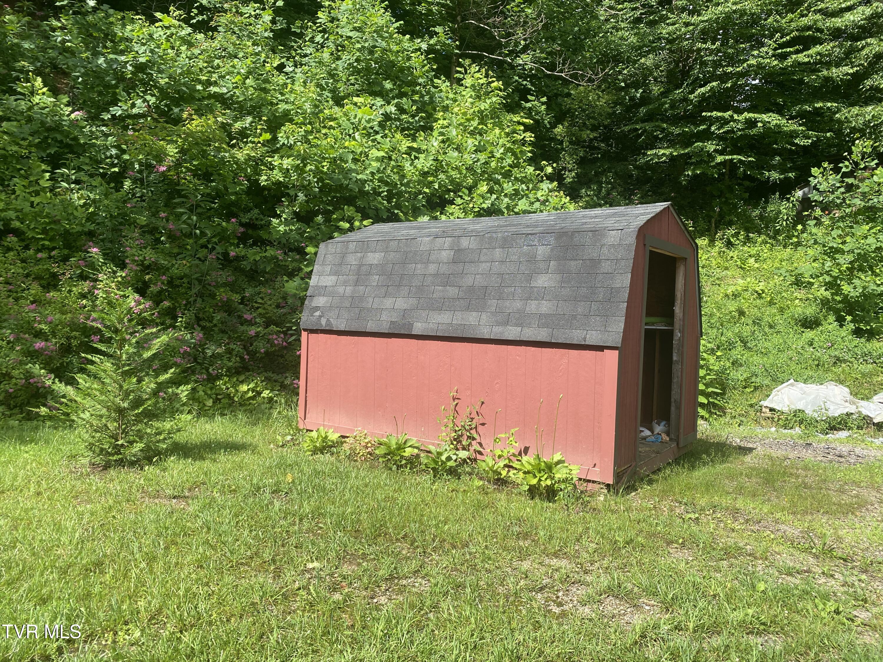 261 Rainbolt Street Butler, TN 37640 - Photo 24 of 34 IMG_5227