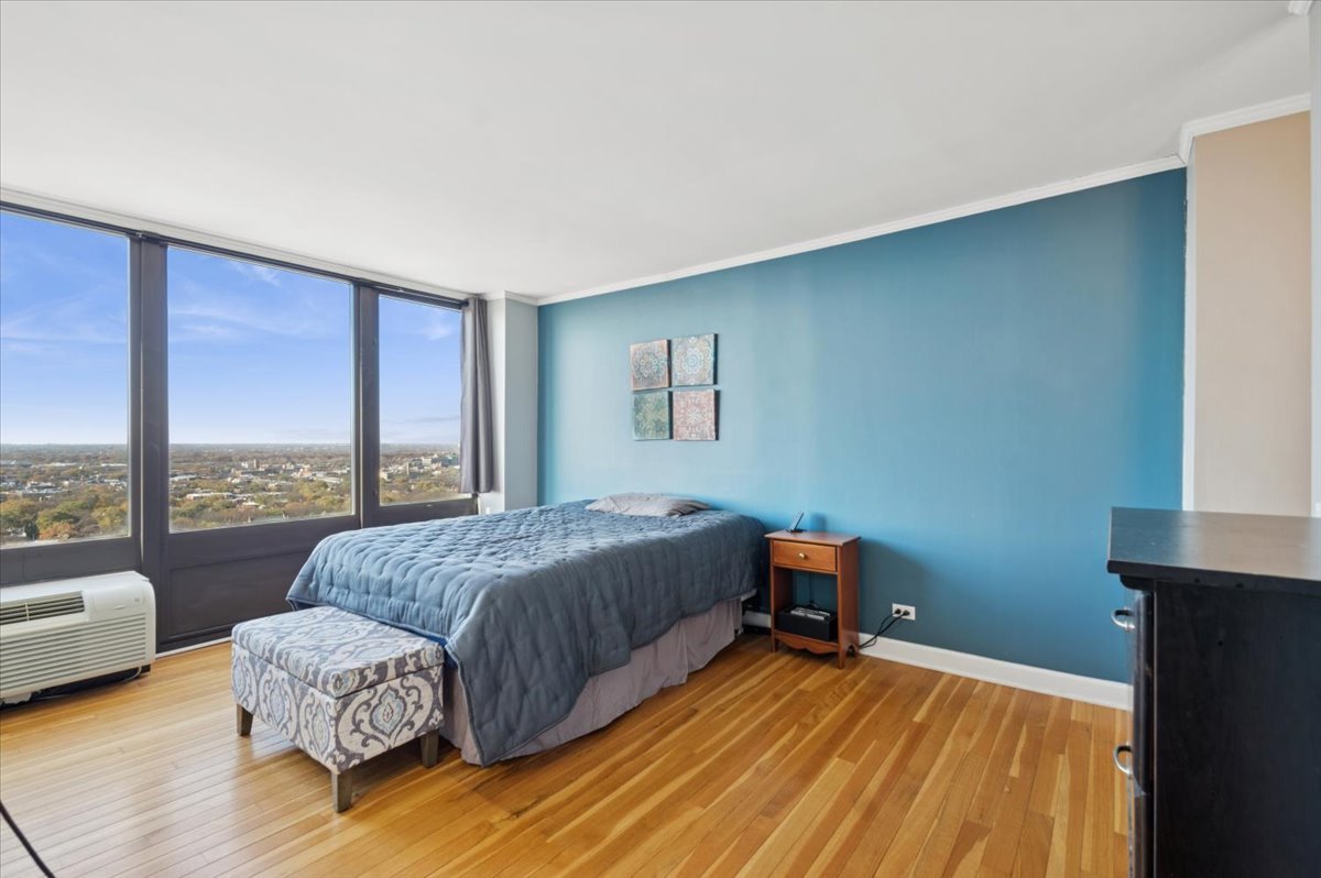 5320 North Sheridan Road, Unit 2502 Chicago, IL 60640 - Photo 13 of 19