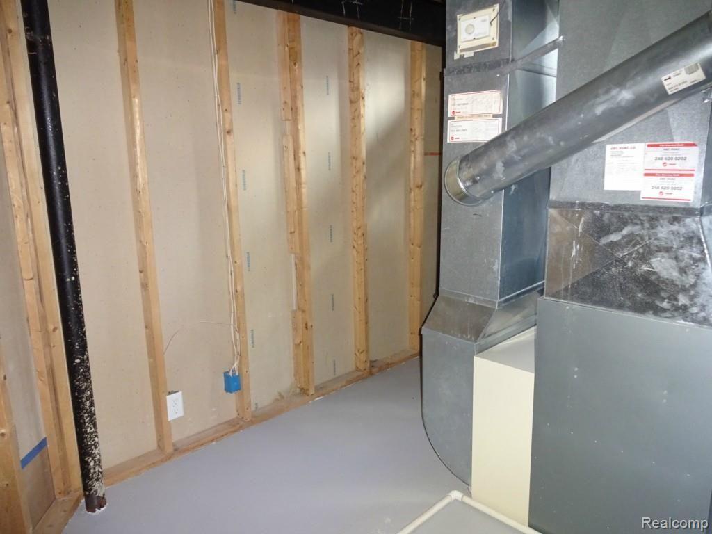 1631 Ridgecrest Rochester, MI 48306 - Photo 19 of 42 DSC00757.jpg