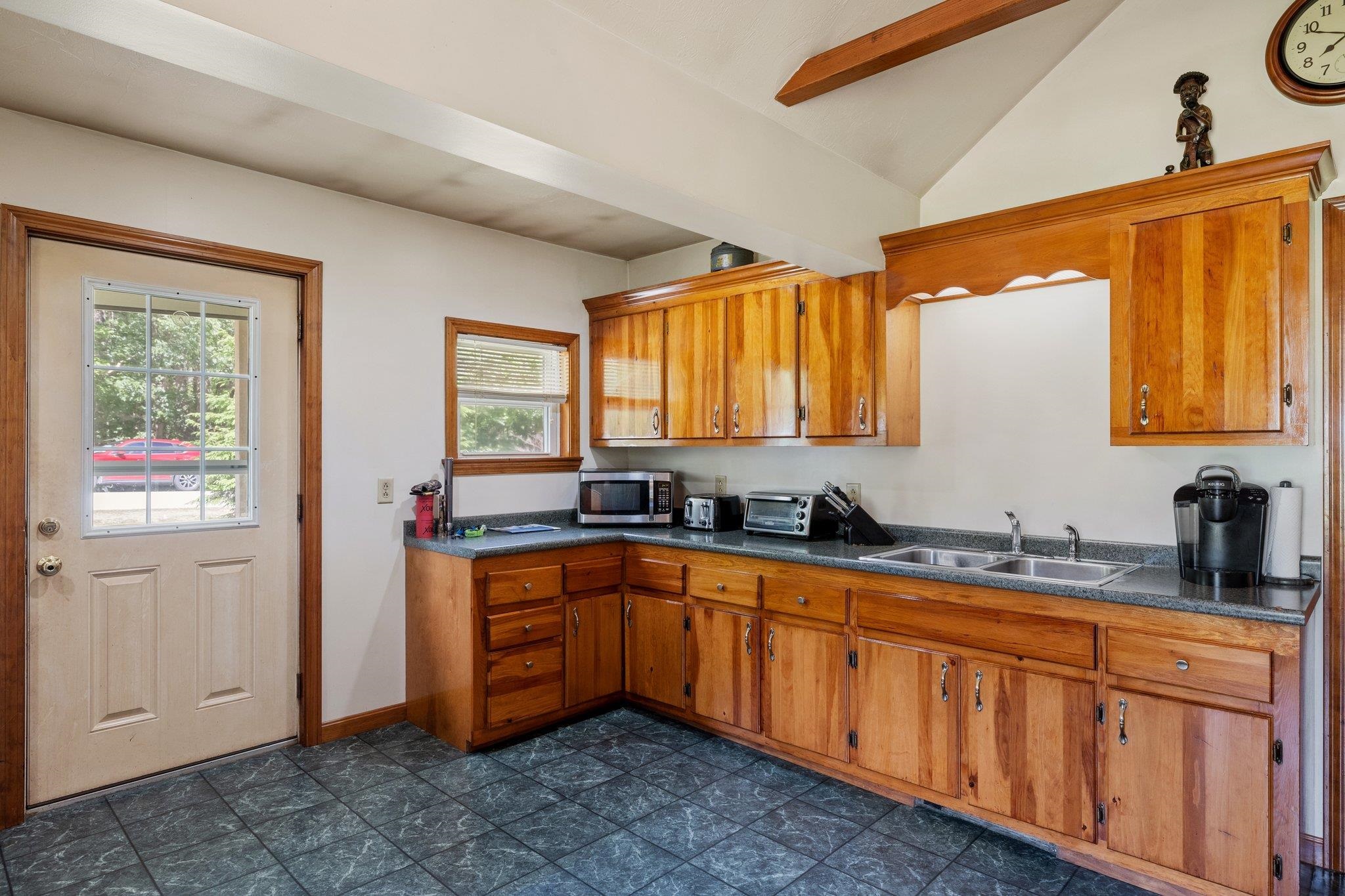 446 4th Range Road Pembroke, NH 03275 - Photo 7 of 37