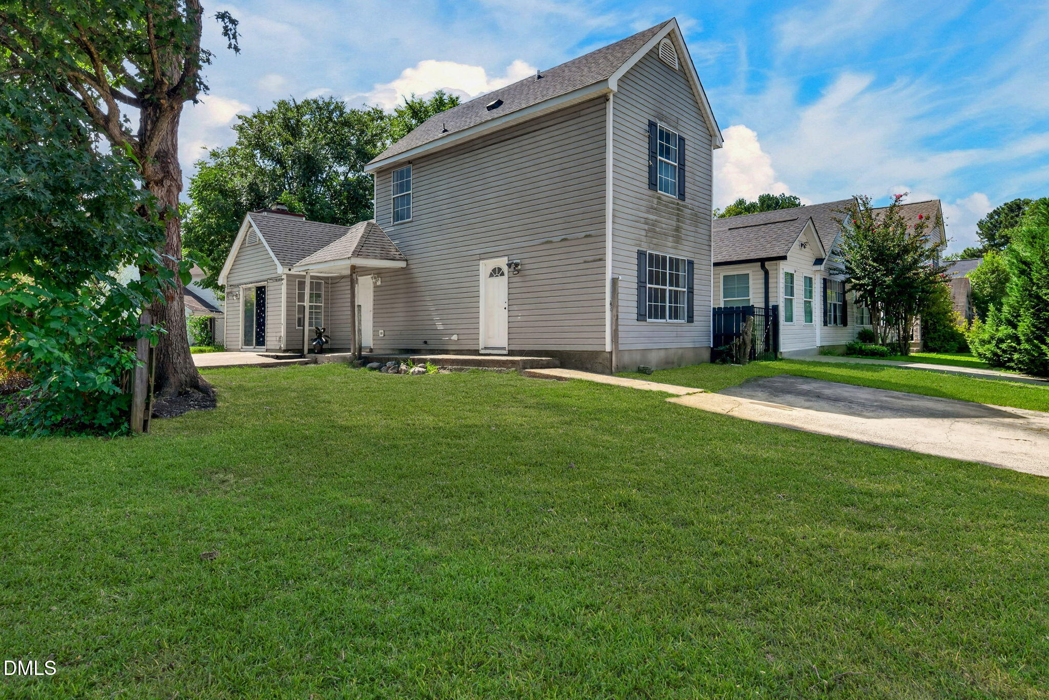 606 Stratton Way Durham, NC 27704 - Photo 2 of 33 606 STRATTON SIDEYARD VIEW
