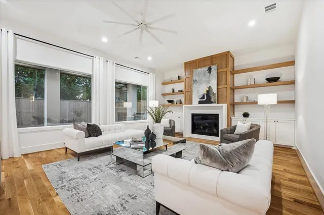 $1,890,000 | 1330 Richelieu Lane, Houston, TX 77018