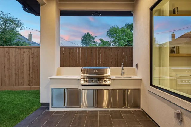 $1,890,000 | 1330 Richelieu Lane, Houston, TX 77018