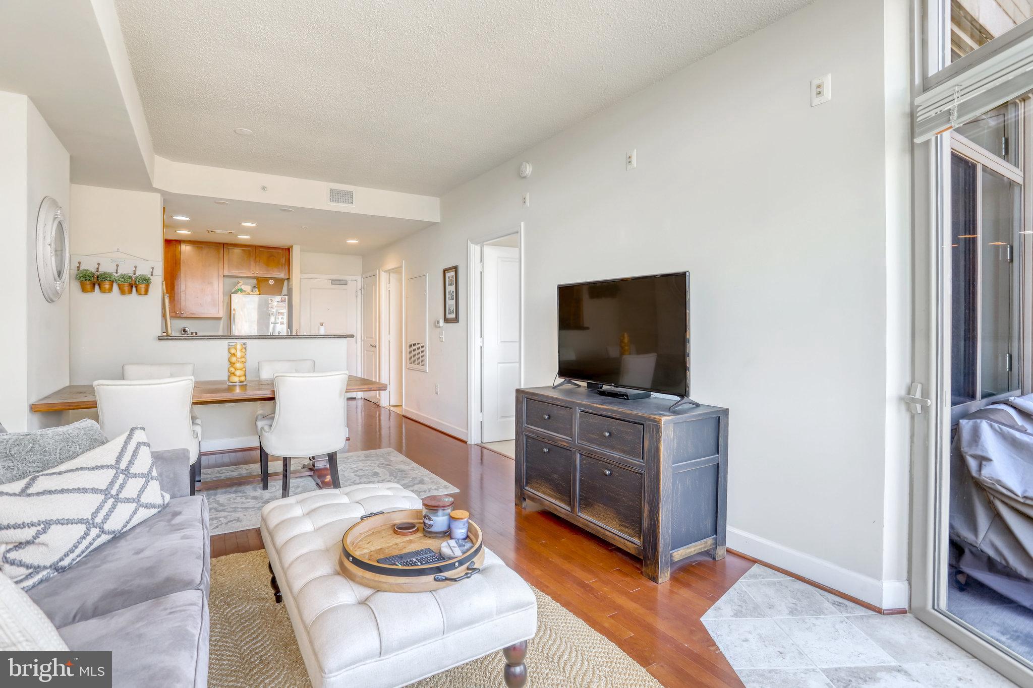 3650 South Glebe Road, Unit 650 Arlington, VA 22202 - Photo 3 of 45 Gallery Image 3
