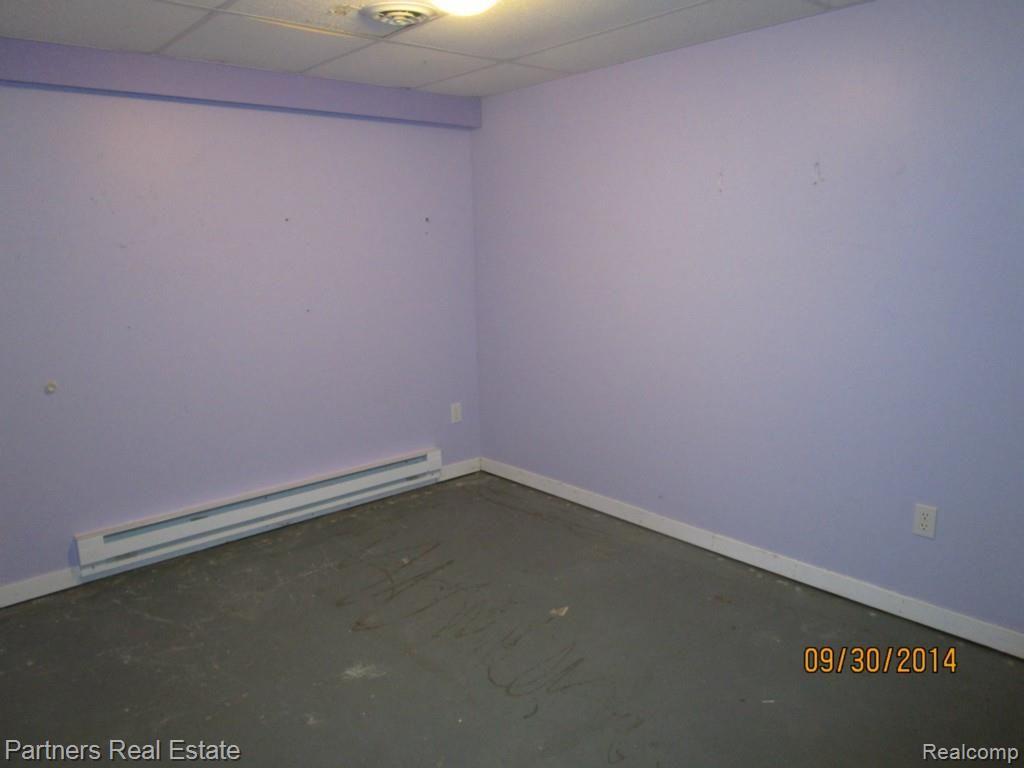 1300 Mower Road Pinckney, MI 48169 - Photo 8 of 11 Basement office.jpg
