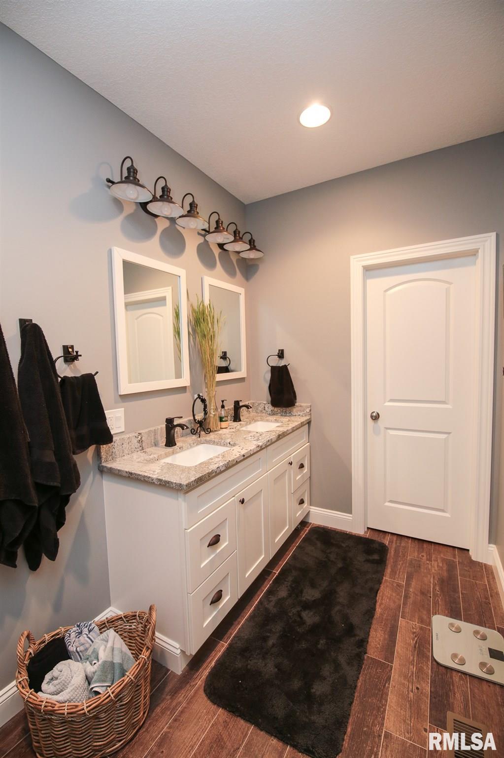 3417 Moencks Road Bettendorf, IA 52722 - Photo 17 of 40 Gallery Image 17