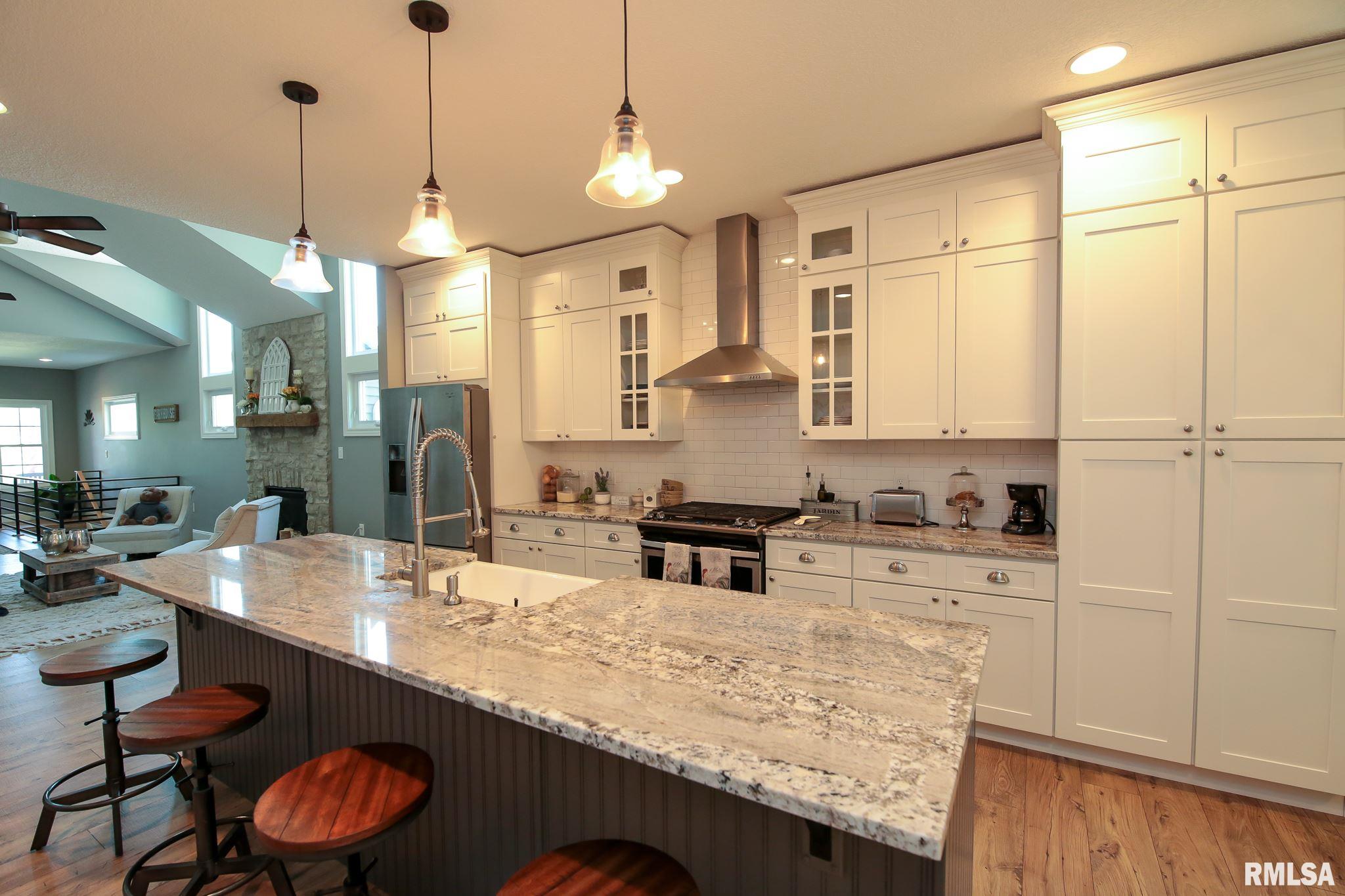 3417 Moencks Road Bettendorf, IA 52722 - Photo 7 of 40 Gallery Image 7