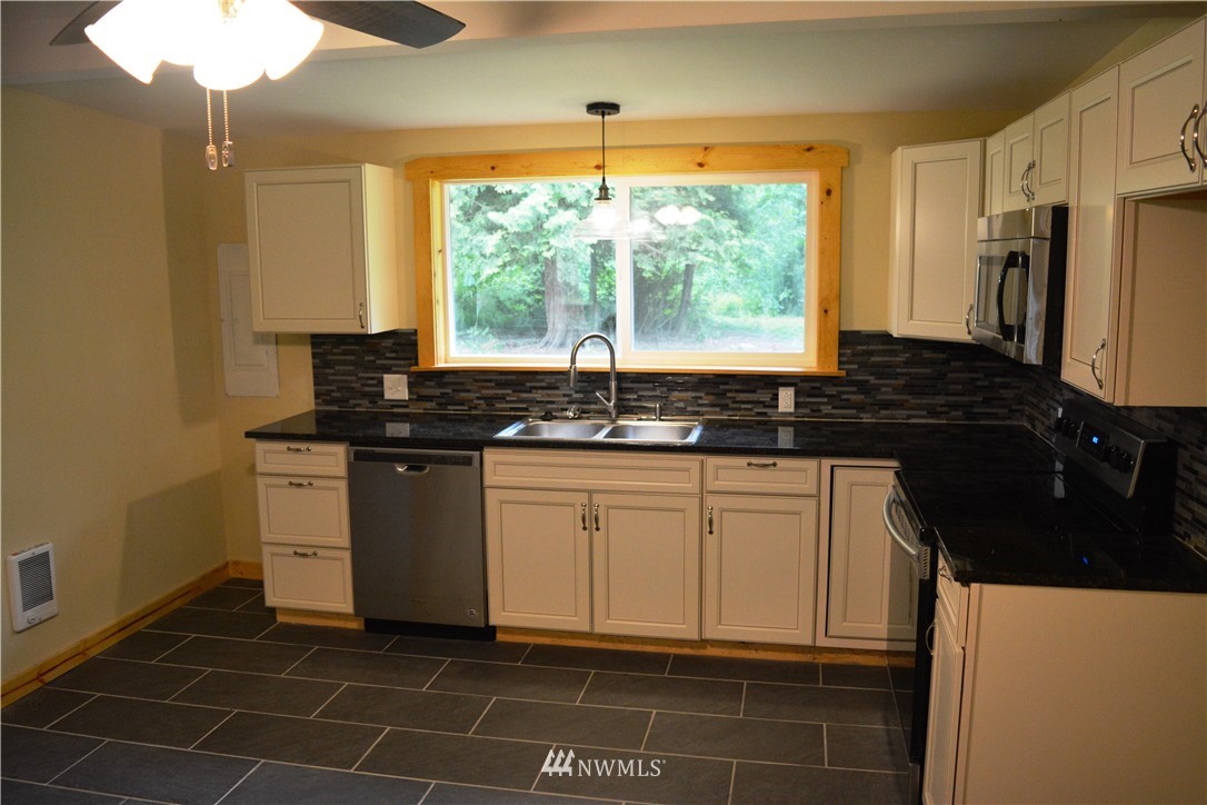 4326 Deming Road Deming, WA 98247 - Photo 18 of 25