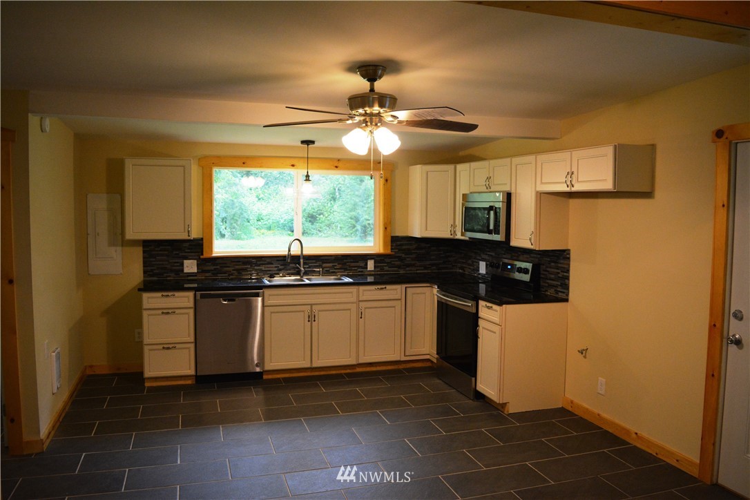 4326 Deming Road Deming, WA 98247 - Photo 10 of 25