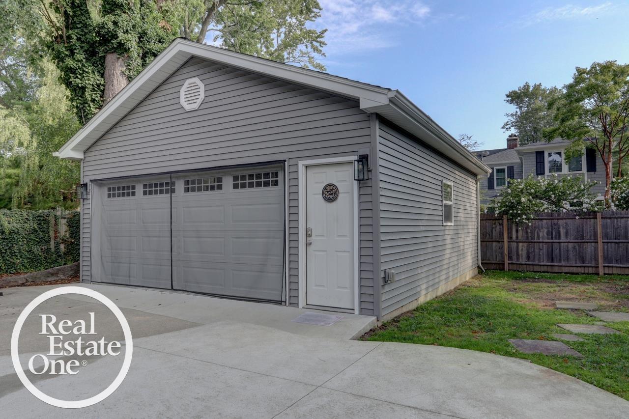 212 Moross Road Grosse Pointe Farms, MI 48236 - Photo 38 of 47