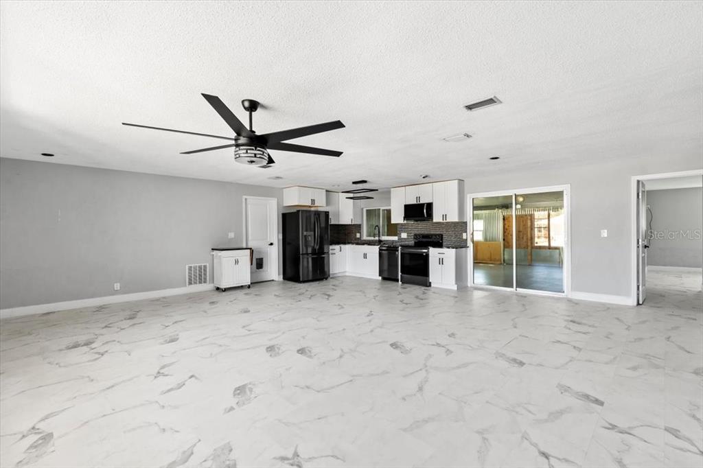 1436 Mardrake Road Daytona Beach, FL 32114 - Photo 3 of 37 a view of a livingroom with furniture