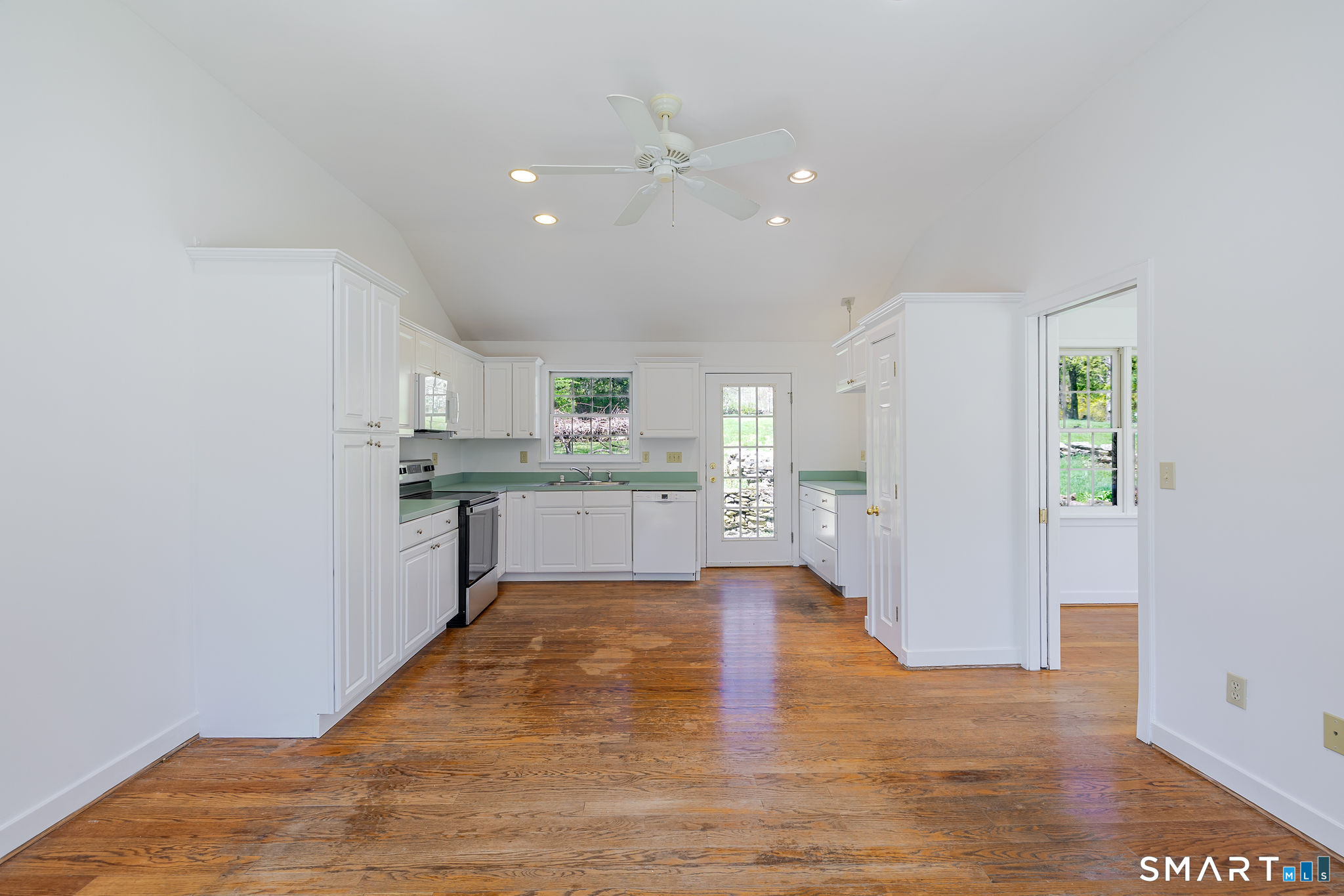 32 Pond Brook Road Newtown, CT 06470 - Photo 17 of 40