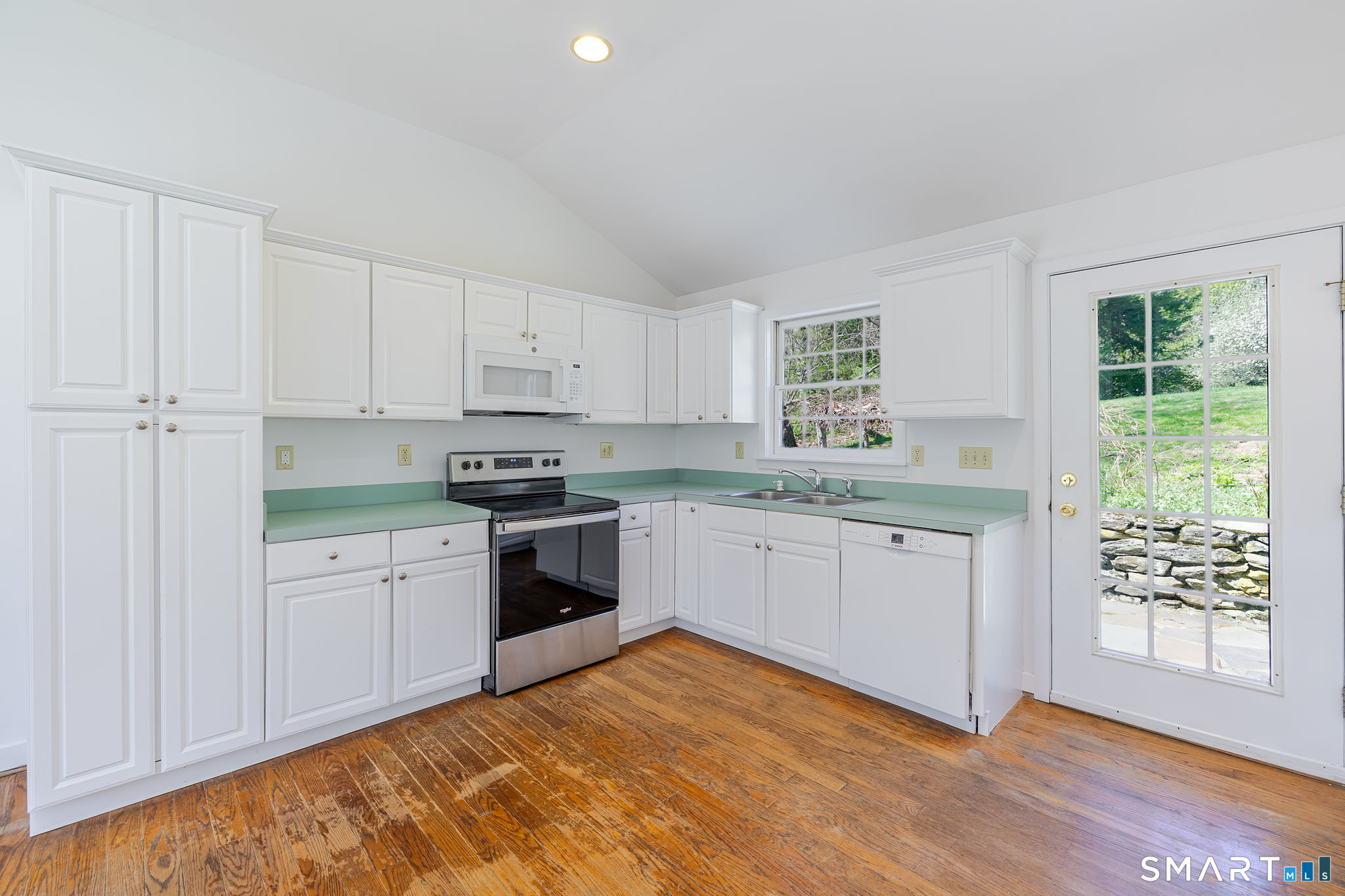 32 Pond Brook Road Newtown, CT 06470 - Photo 18 of 40