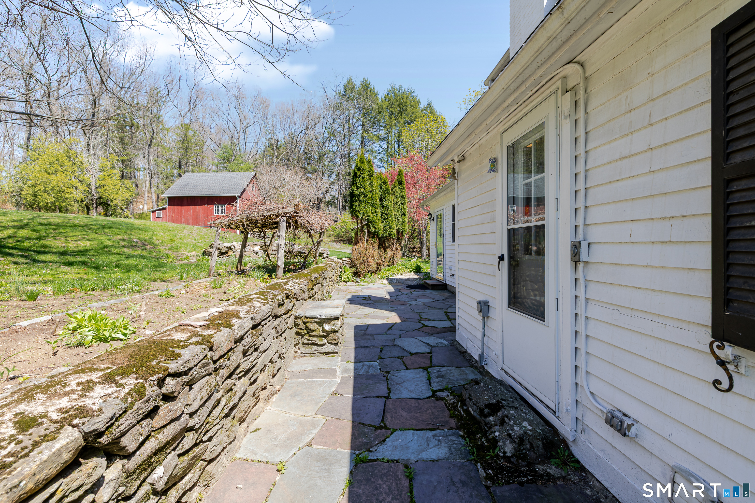 32 Pond Brook Road Newtown, CT 06470 - Photo 5 of 40