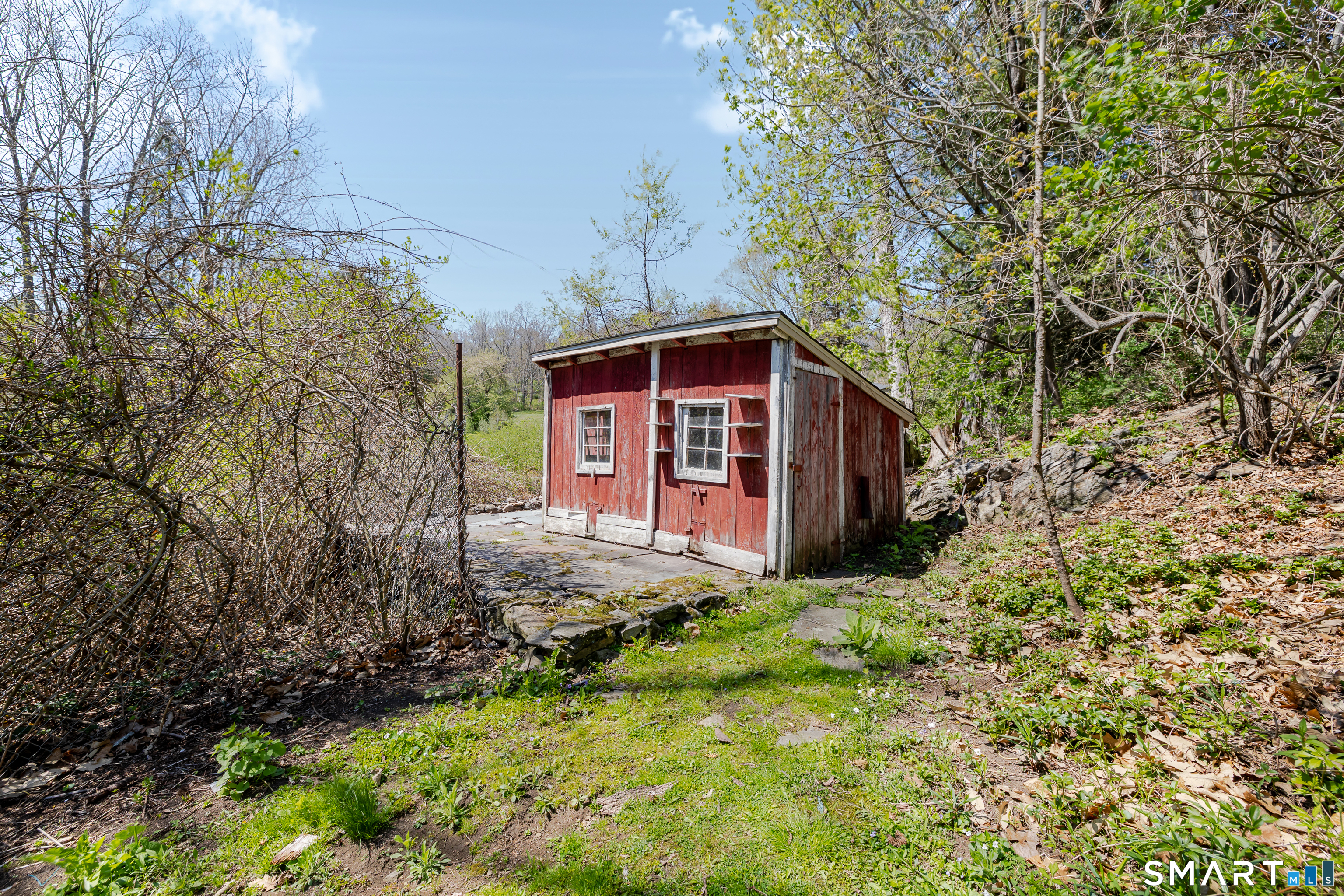 32 Pond Brook Road Newtown, CT 06470 - Photo 10 of 40 Animal Coup