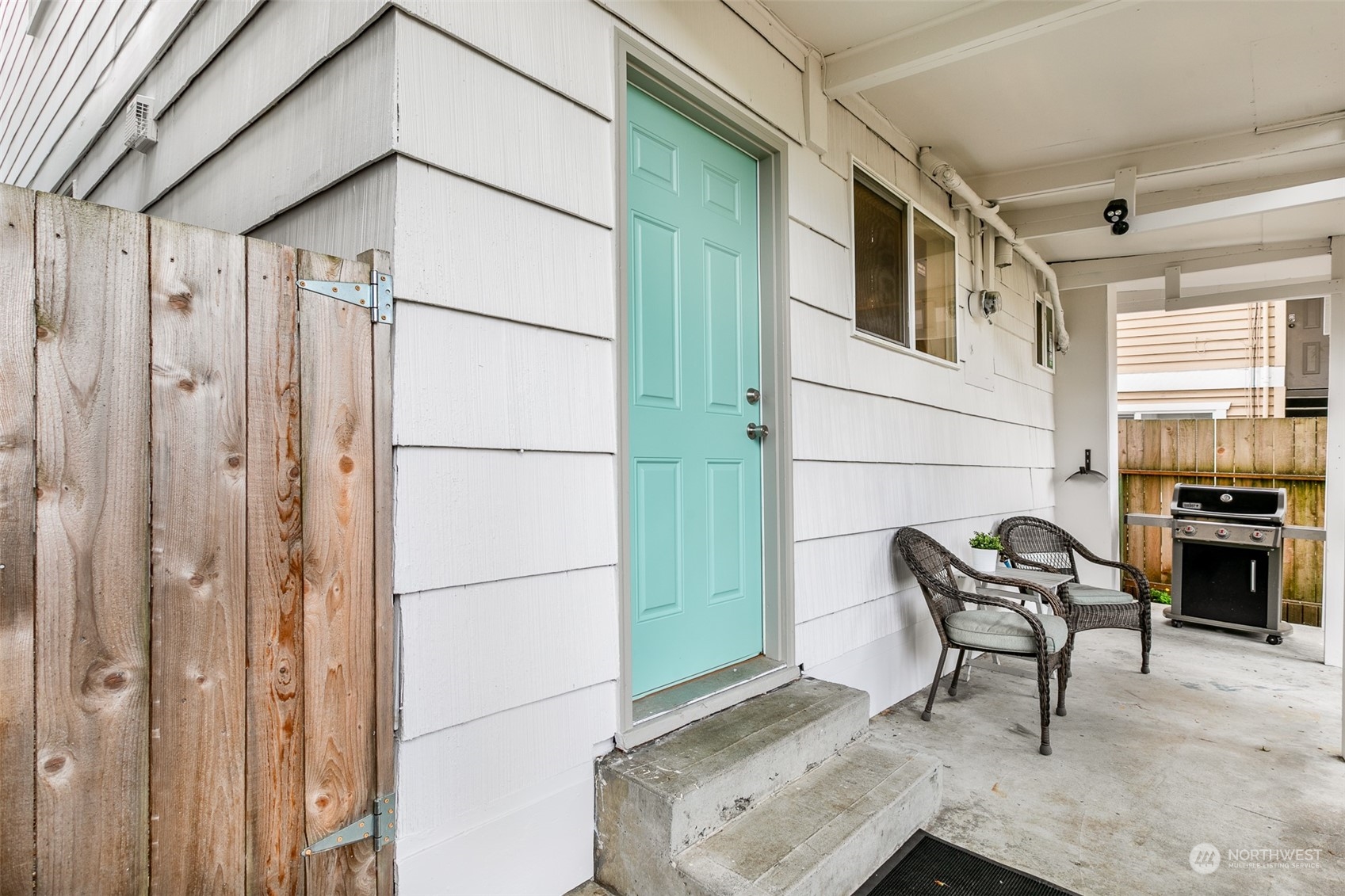 3408 Rockefeller Avenue Everett, WA 98201 - Photo 29 of 36 a view of a entryway with furniture