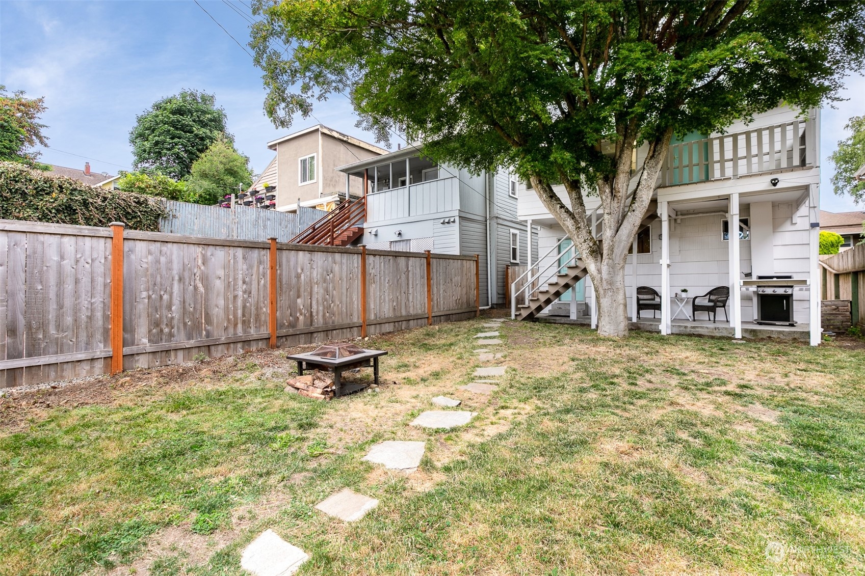 3408 Rockefeller Avenue Everett, WA 98201 - Photo 30 of 36 a backyard of a house with table and chairs