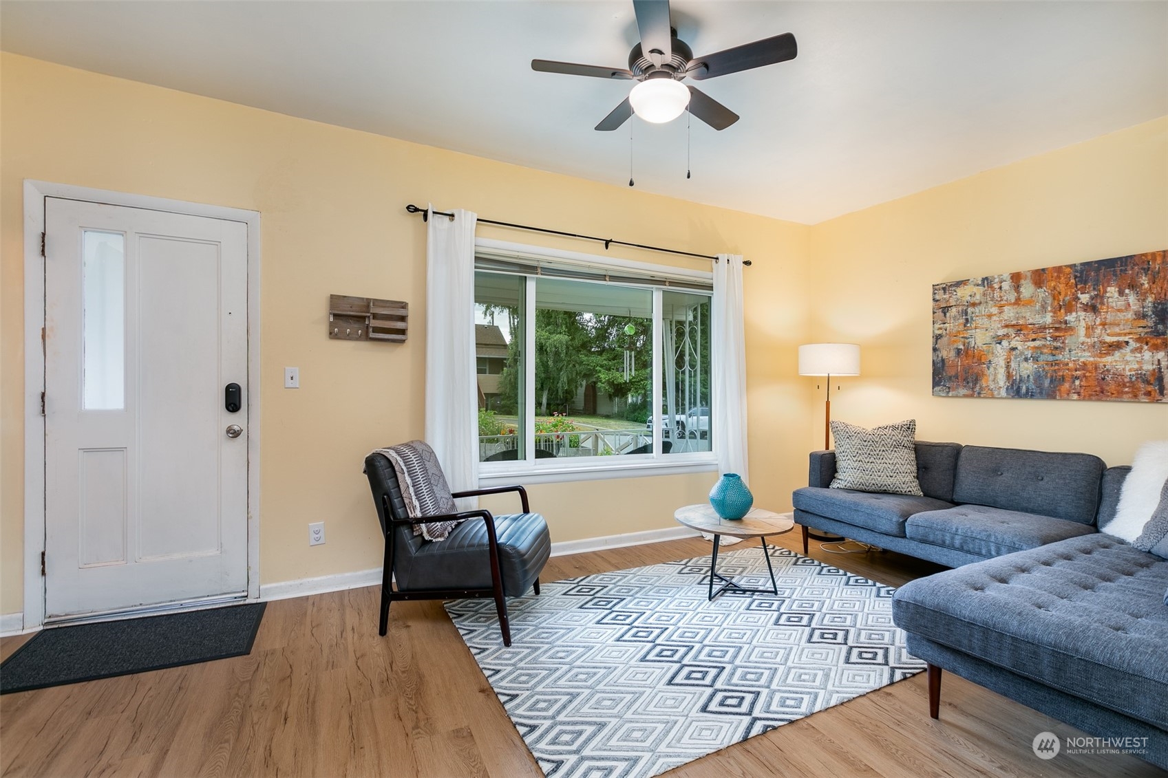 3408 Rockefeller Avenue Everett, WA 98201 - Photo 3 of 36 a living room with furniture and a window