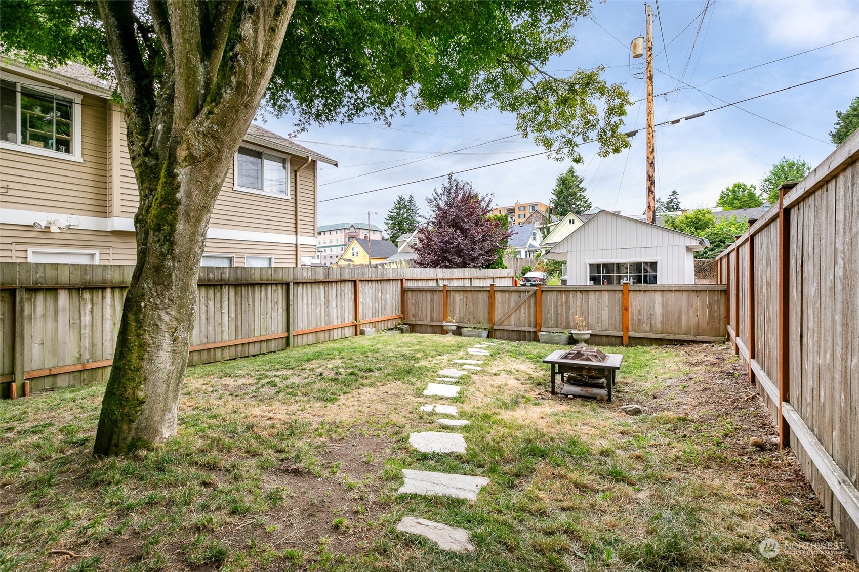 3408 Rockefeller Avenue Everett, WA 98201 - Photo 31 of 36 a backyard of a house with table and chairs