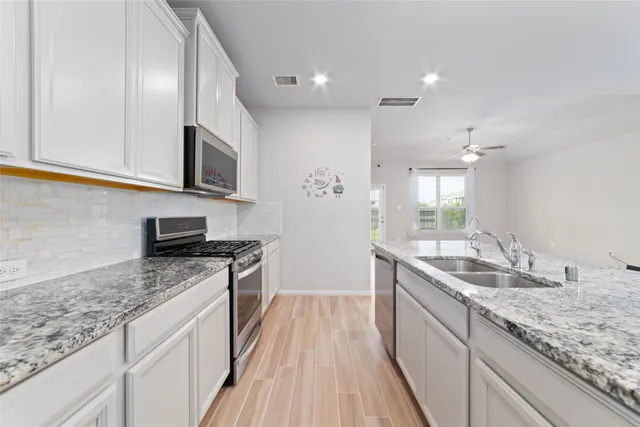 $439,999 | 1804 Ithaca Grove Lane, Pearland, TX 77089