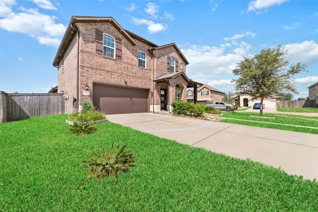 $439,999 | 1804 Ithaca Grove Lane, Pearland, TX 77089