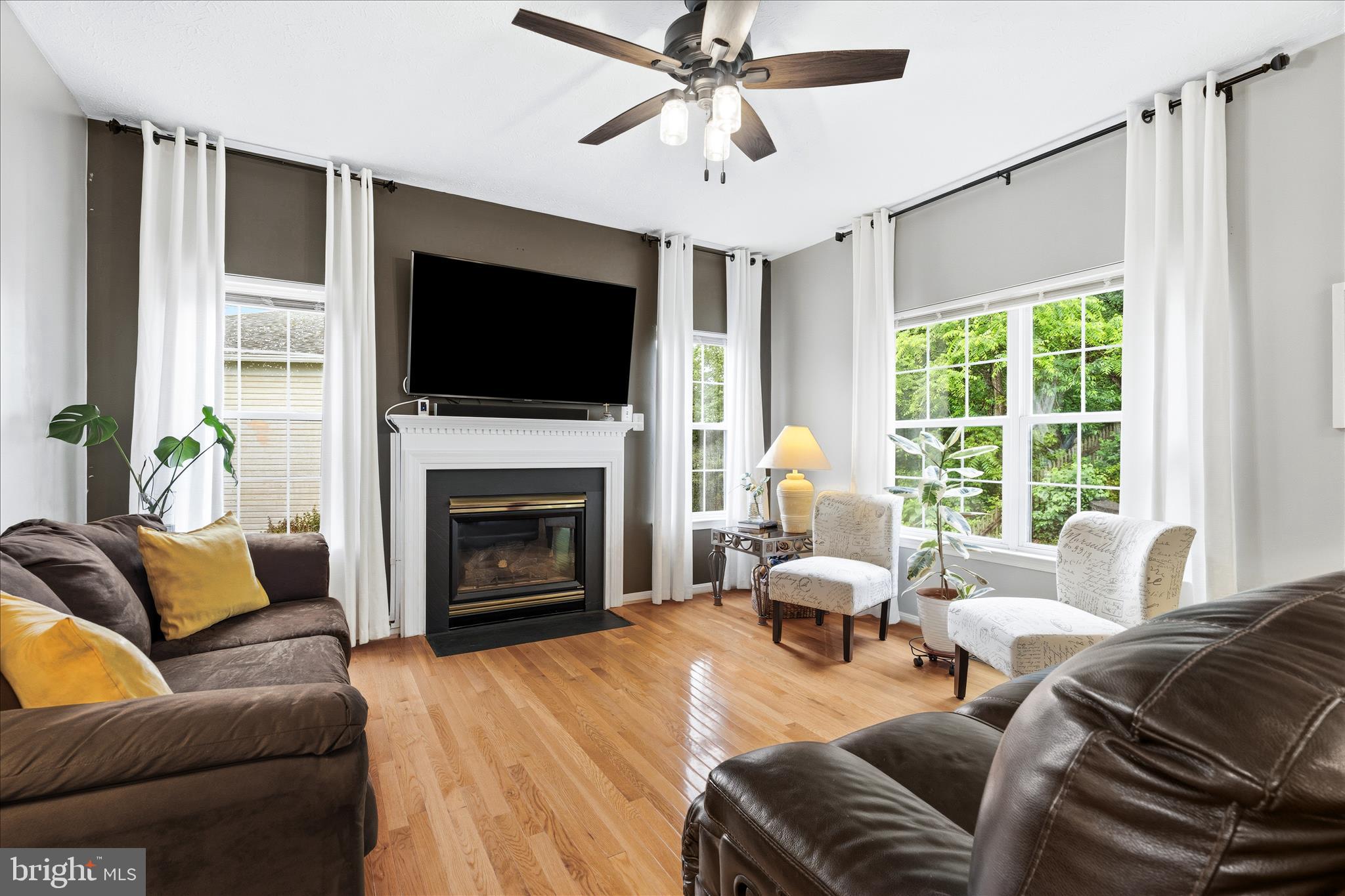 5811 Winding Ridge Way Frederick, MD 21704 - Photo 12 of 55 Living Room