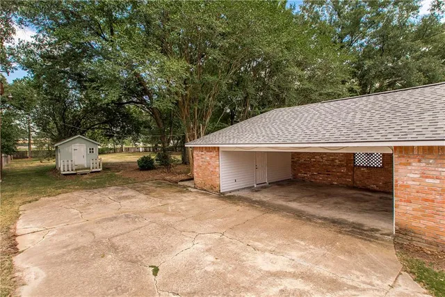 $400,000 | 704 White Oak Drive, Denham Springs, LA 70726